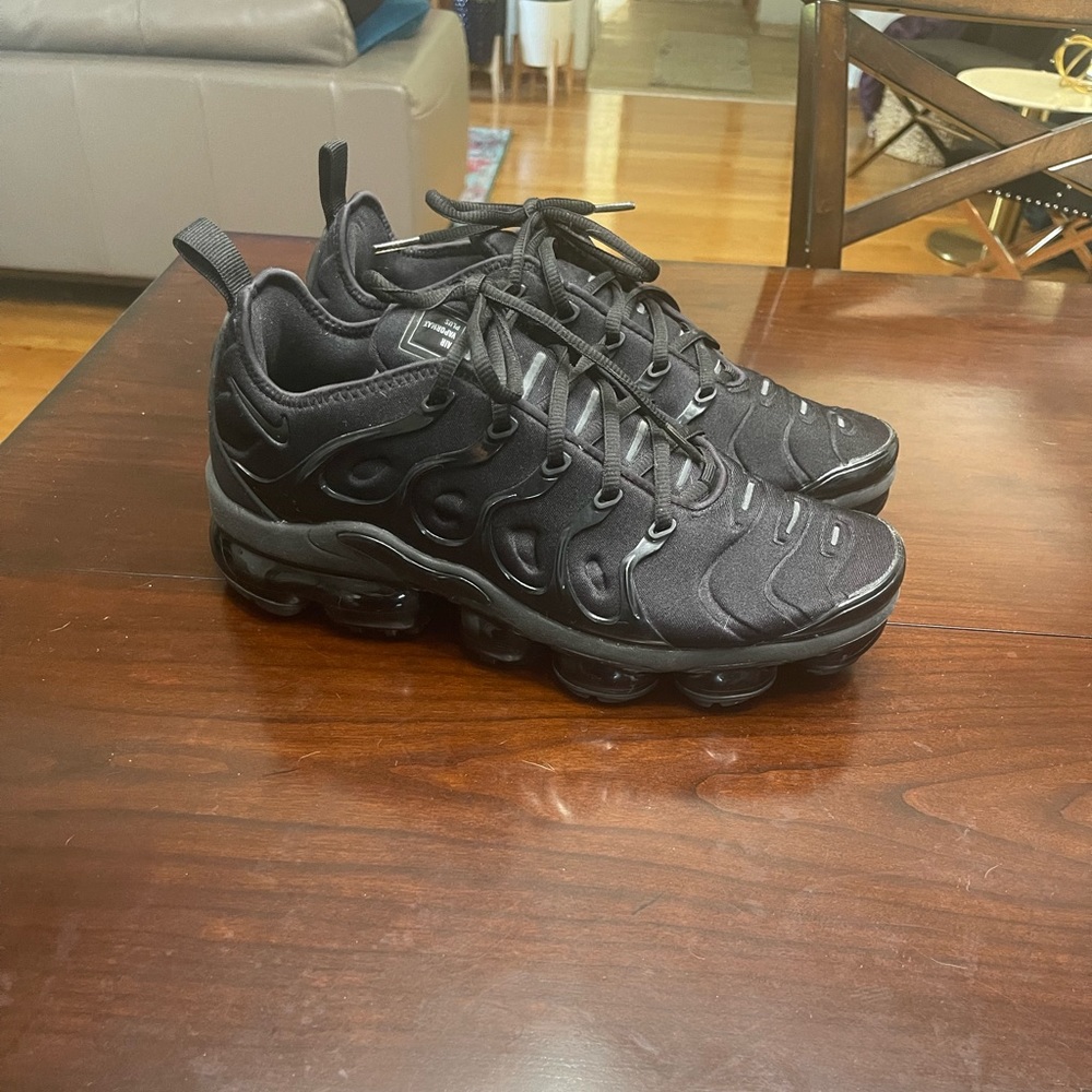 Nike vapormax plus triple black